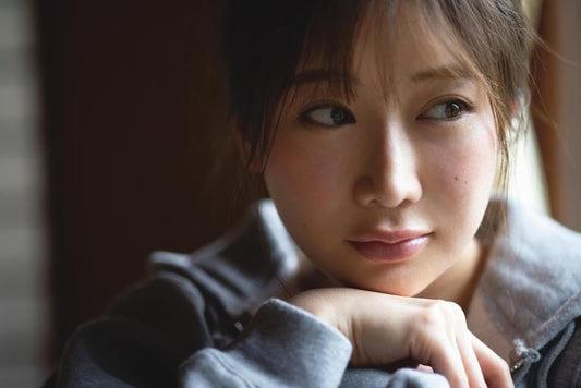 新海まき1st写真集 刻に咲く