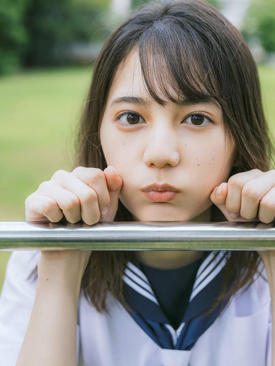 小坂菜緒(日向坂46)1st 寫真集 君は誰?