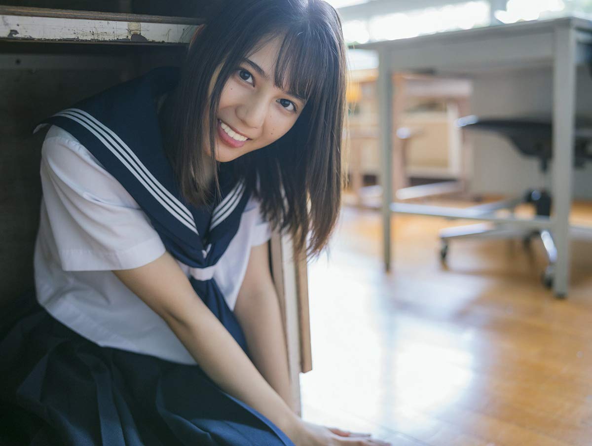 小坂菜緒(日向坂46)1st 寫真集 君は誰?