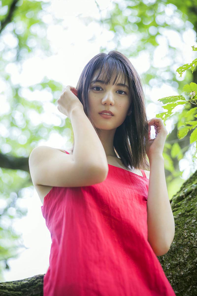 小坂菜緒(日向坂46)1st 寫真集 君は誰?