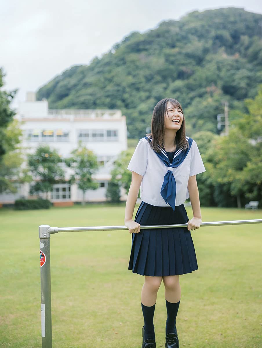 小坂菜緒(日向坂46)1st 寫真集 君は誰?
