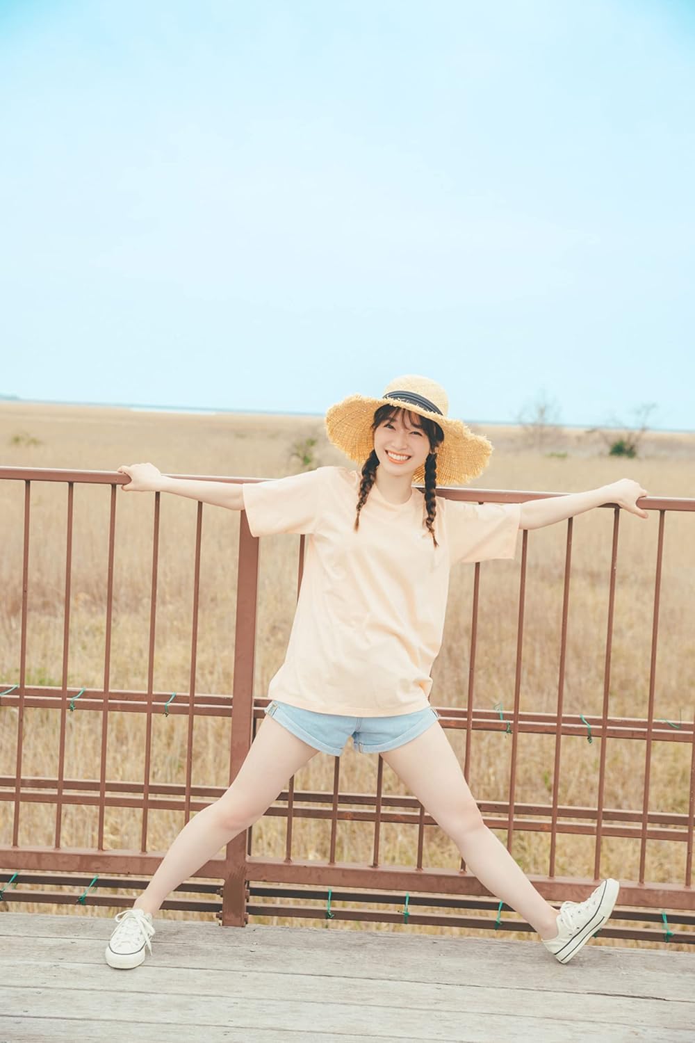 櫻坂46 守屋麗奈1st 寫真集 「笑顔のグー、チョキ、パー」