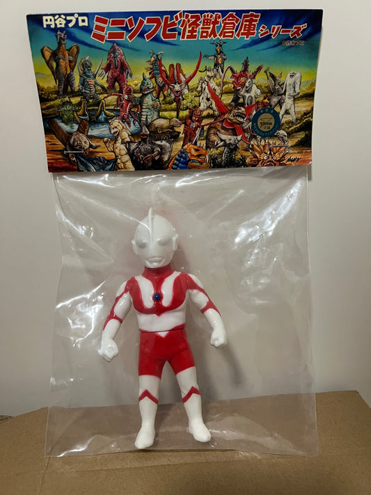 Maxtoy shin ultraman superman ultraman vinyl sofubi light storage molded silver eye