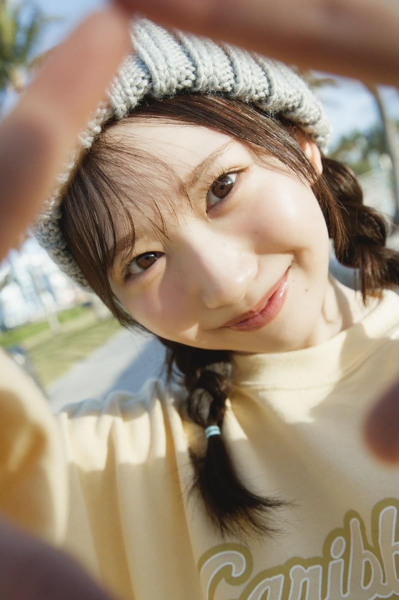 Hinatazaka46 Kaho Fujishima 1st Photobook "Kajitsu no Hohaba"